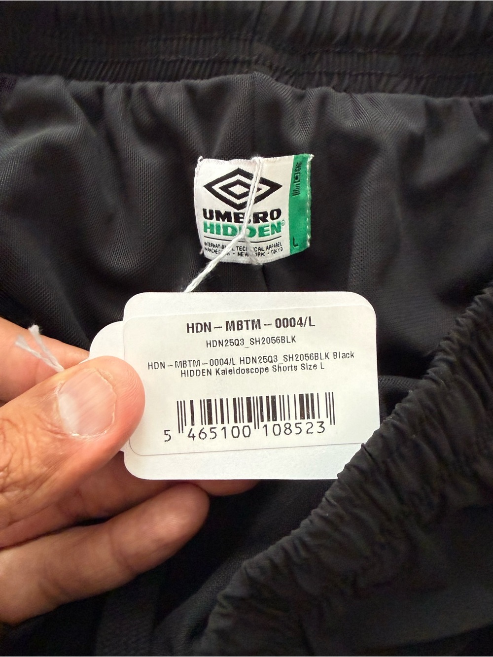 Umbro Hidden Mens Black Athletic Shorts size L